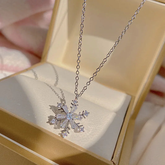 New Elegant Crystal Zircon Snowflake Pendant Necklace for Women Fashion Rhinestone Necklace Christmas Jewelry Accessories